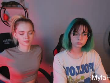 couple Free XXX Cam Girls with hungry_olive