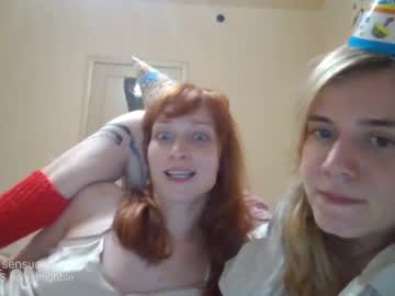 couple Free XXX Cam Girls with holy_thighble
