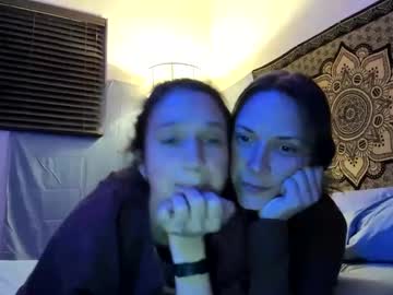 couple Free XXX Cam Girls with sillygirlsxx